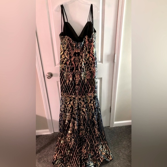 GORGEOUS plus size Sequin Evening Gown EUC - Picture 6 of 11